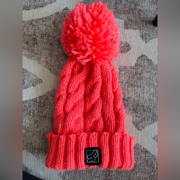 Adult sized toques - Picture 2 of 4